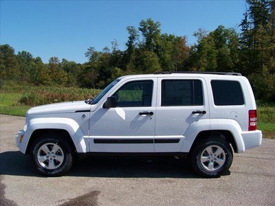 jeep liberty 2012 white suv sport gasoline 6 cylinders 4 wheel drive not specified 44024
