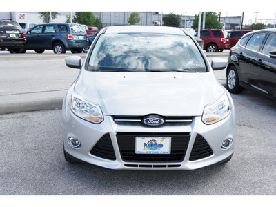 ford focus 2012 silver sedan se gasoline 4 cylinders front wheel drive automatic 77388
