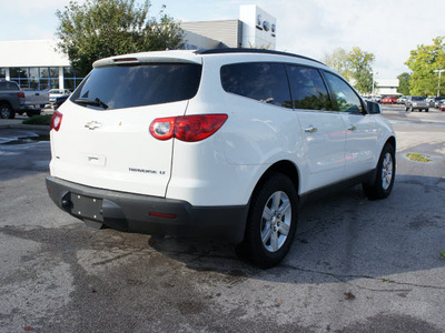 chevrolet traverse 2010 white suv lt gasoline 6 cylinders all whee drive 6 speed automatic 46168