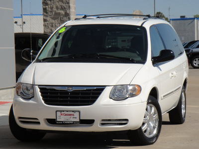 chrysler town country 2006 white van touring gasoline 6 cylinders front wheel drive automatic 62034
