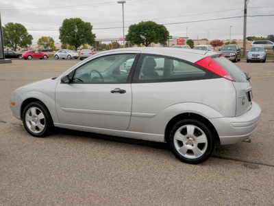 ford focus 2005 silver hatchback ses zx3 gasoline 4 cylinders front wheel drive automatic with overdrive 56001