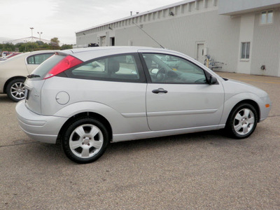 ford focus 2005 silver hatchback ses zx3 gasoline 4 cylinders front wheel drive automatic with overdrive 56001