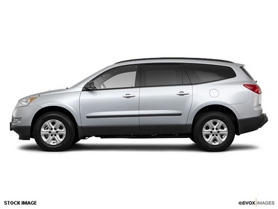 chevrolet traverse 2011 silver suv ls gasoline 6 cylinders front wheel drive 6 speed automatic 55391