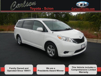 toyota sienna 2011 white van le 8 passenger gasoline 6 cylinders front wheel drive automatic 55448