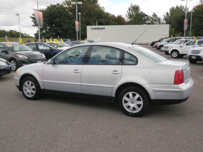 volkswagen passat 2000 silver sedan gls 1 8t gasoline 4 cylinders front wheel drive 5 speed manual 56001