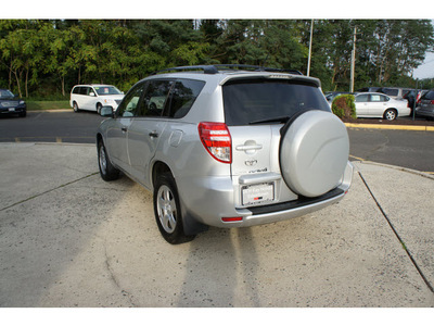toyota rav4 2010 classic silver suv gasoline 4 cylinders 4 wheel drive 4 speed automatic 07724
