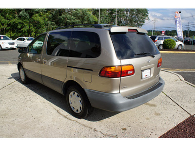 toyota sienna 2000 desert sand van le gasoline 6 cylinders front wheel drive 4 speed automatic 07724