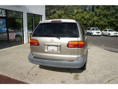 toyota sienna 2000 desert sand van le gasoline 6 cylinders front wheel drive 4 speed automatic 07724