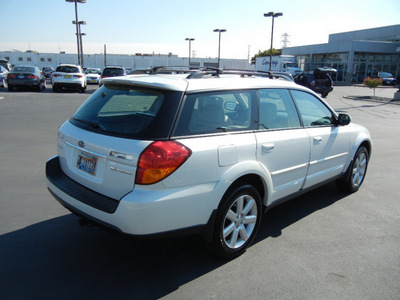 subaru outback 2006 white wagon 2 5i limited awd gasoline 4 cylinders all whee drive automatic 55420