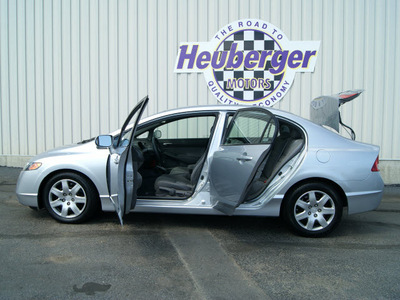 honda civic 2008 alabaster silver sedan lx gasoline 4 cylinders front wheel drive automatic 80905