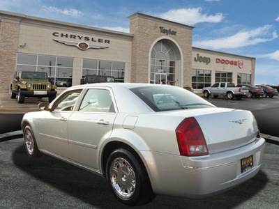 chrysler 300 2005 silver sedan limited gasoline 6 cylinders rear wheel drive automatic 60915