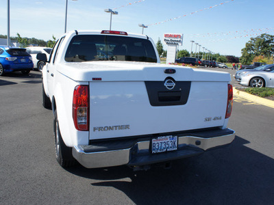 nissan frontier 2009 white se 4x4 gasoline 6 cylinders 4 wheel drive automatic with overdrive 98371