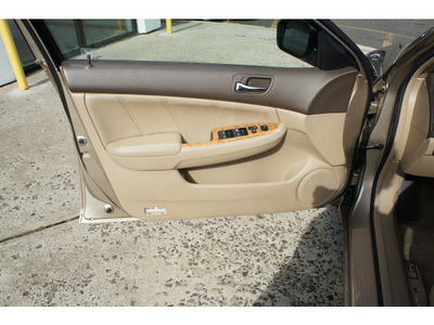 honda accord 2005 desert mist sedan ex w leather gasoline 4 cylinders front wheel drive 5 speed automatic 07724