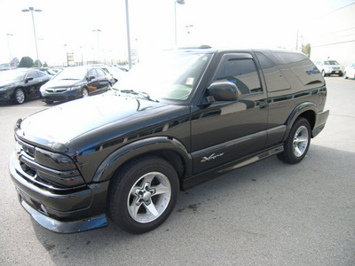 chevrolet blazer 2004 black suv xtreme gasoline 6 cylinders rear wheel drive automatic 46219