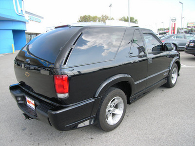 chevrolet blazer 2004 black suv xtreme gasoline 6 cylinders rear wheel drive automatic 46219