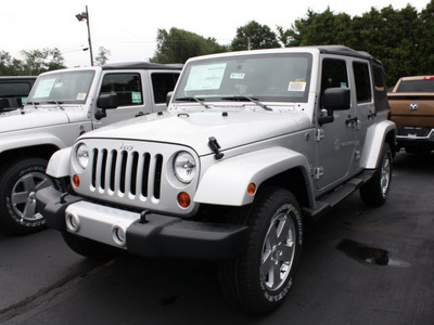 jeep wrangler unlimited 2012 silver suv sahara gasoline 6 cylinders 4 wheel drive automatic 07730