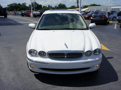 jaguar x type 2004 white sedan 3 0 gasoline 6 cylinders all whee drive automatic 33021