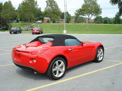 pontiac solstice 2008 red convertable gasoline 4 cylinders rear wheel drive automatic 17972