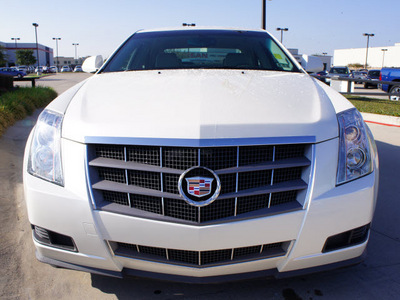 cadillac cts 2009 white sedan 3 6l v6 gasoline 6 cylinders rear wheel drive automatic 76018