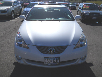 toyota solara 2004 off white coupe sle w navi gasoline 6 cylinders front wheel drive autostick 55811