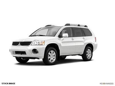 mitsubishi endeavor 2011 off white suv se gasoline 6 cylinders all whee drive automatic 44060