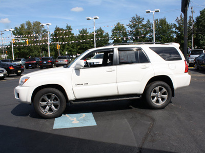 toyota 4runner 2006 white suv limited gasoline 6 cylinders 4 wheel drive automatic 07701