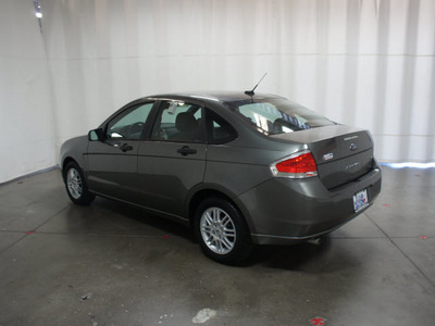 ford focus 2011 silver sedan se gasoline 4 cylinders front wheel drive automatic 76108