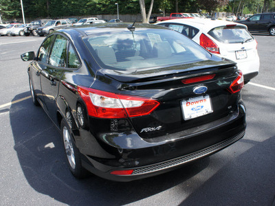 ford focus 2012 black sedan se gasoline 4 cylinders front wheel drive automatic with overdrive 08753