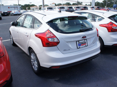 ford focus 2012 white hatchback sel gasoline 4 cylinders front wheel drive automatic with overdrive 08753