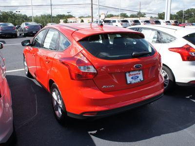 ford focus 2012 red hatchback se gasoline 4 cylinders front wheel drive 5 speed manual 08753