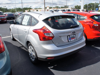 ford focus 2012 silver hatchback se gasoline 4 cylinders front wheel drive 5 speed manual 08753