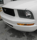 ford mustang 2007 white coupe v6 gasoline 6 cylinders rear wheel drive 5 speed manual 34731
