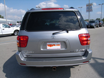 toyota sequoia 2001 silver suv sr5 gasoline 8 cylinders 4 wheel drive automatic 46219