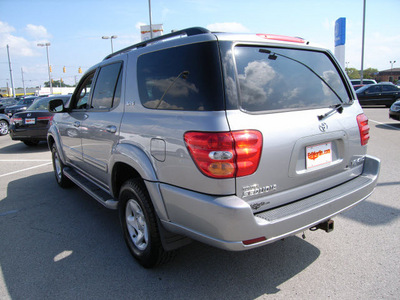 toyota sequoia 2001 silver suv sr5 gasoline 8 cylinders 4 wheel drive automatic 46219