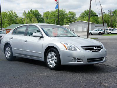 nissan altima 2010 silver sedan 2 5 s gasoline 4 cylinders front wheel drive automatic 47172