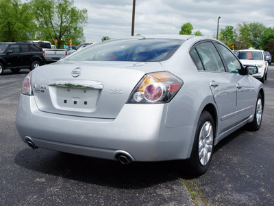 nissan altima 2010 silver sedan 2 5 s gasoline 4 cylinders front wheel drive automatic 47172