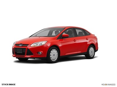 ford focus 2012 red sedan se gasoline 4 cylinders front wheel drive not specified 46168