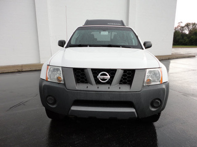 nissan xterra 2005 white suv s gasoline 6 cylinders 4 wheel drive automatic 45344