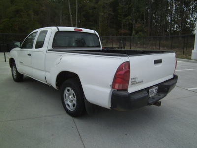 toyota tacoma 2007 white gasoline 4 cylinders rear wheel drive automatic 75503