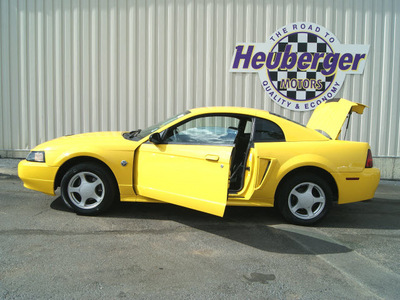 ford mustang 2004 screaming yellow coupe gasoline 6 cylinders rear wheel drive 5 speed manual 80905