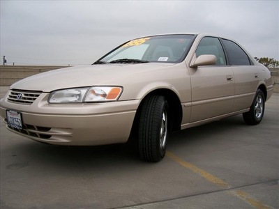 toyota camry 1999 beige sedan le gasoline 4 cylinders front wheel drive automatic 90241