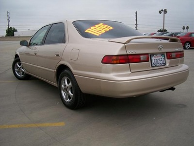 toyota camry 1999 beige sedan le gasoline 4 cylinders front wheel drive automatic 90241