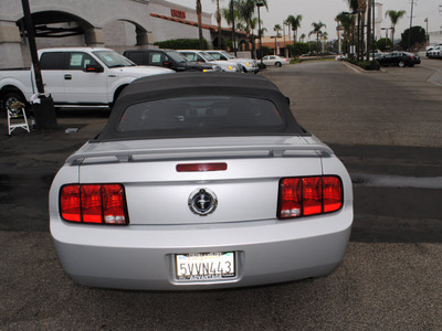ford mustang 2006 silver v6 premium gasoline 6 cylinders rear wheel drive automatic 91010