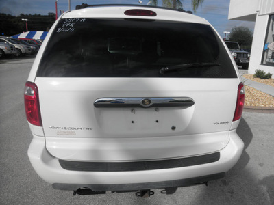 chrysler town and country 2005 white van signature series gasoline 6 cylinders front wheel drive automatic 34731