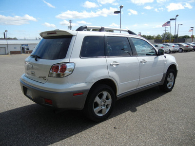 mitsubishi outlander 2003 white suv awd gasoline 4 cylinders all whee drive automatic 55321