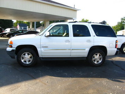 gmc yukon 2004 white suv 4x4 slt flex fuel 8 cylinders 4 wheel drive automatic 45840