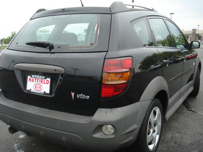 pontiac vibe 2005 black hatchback gasoline 4 cylinders front wheel drive automatic 43228