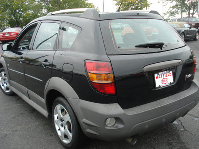 pontiac vibe 2005 black hatchback gasoline 4 cylinders front wheel drive automatic 43228