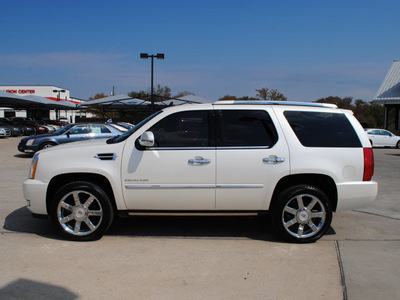 cadillac escalade 2011 white suv flex fuel 8 cylinders rear wheel drive automatic 76087