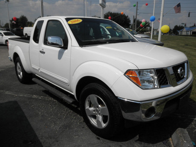 nissan frontier 2006 white le gasoline 6 cylinders rear wheel drive automatic 34474